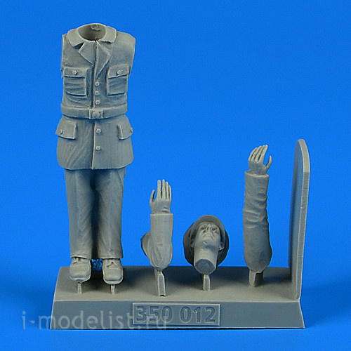 350 012 Aires 1/35 WWII Kriegsmarine Ceremony - Officer for German schnellboats, German Human Torpedoes, German midget and coastal submarines