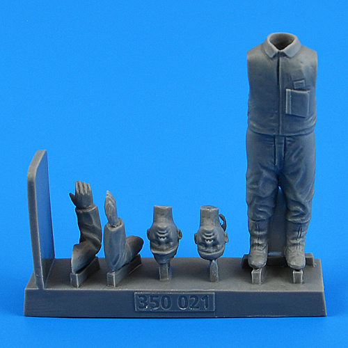 350 021 Aires 1/35 Japanese Kamikaze Sailor WWII for Japanese Ship Kaiten II