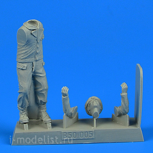 350 005 Aires 1/35 WWII Kriegsmarine sailor with rope for German schnellboats, German Human Torpedoes, German midget and coastal submarines