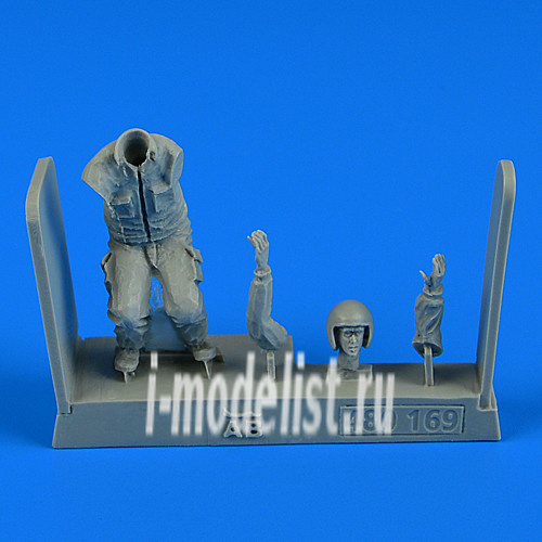 480 169 airs 1/48 Set of additions Warsaw Pact Aircraft Mechanic - part