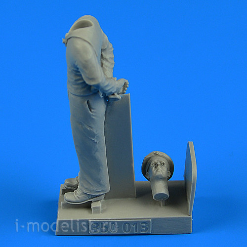 350 013 Aires 1/35 WWII Kriegsmarine Ceremony - Sailor for German schnellboats, German Human Torpedoes, German midget and coastal submarines
