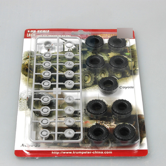 06608 Trumpeter 1/35 Wheels LAV II seriers 8X8 (325/85 R16 XML)