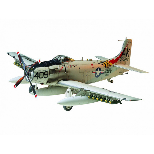 61058 Tamiya 1/48 Skyraider U. S. Navy