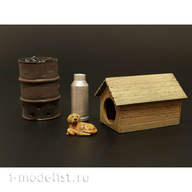 HLU35118 Hauler 1/35 Dog House with Dog
