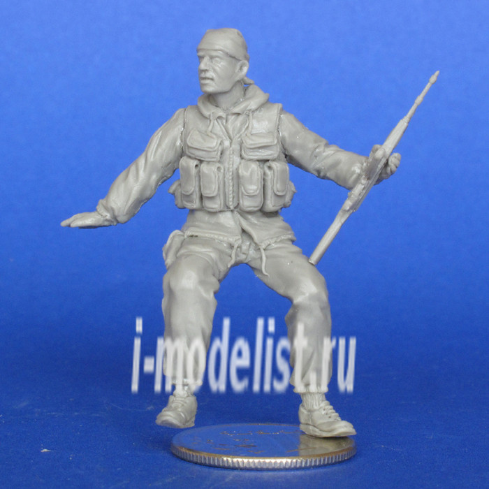 Mcf35162 MasterClub 1/35 Soviet soldier sitting on the APC-70. Afghanistan