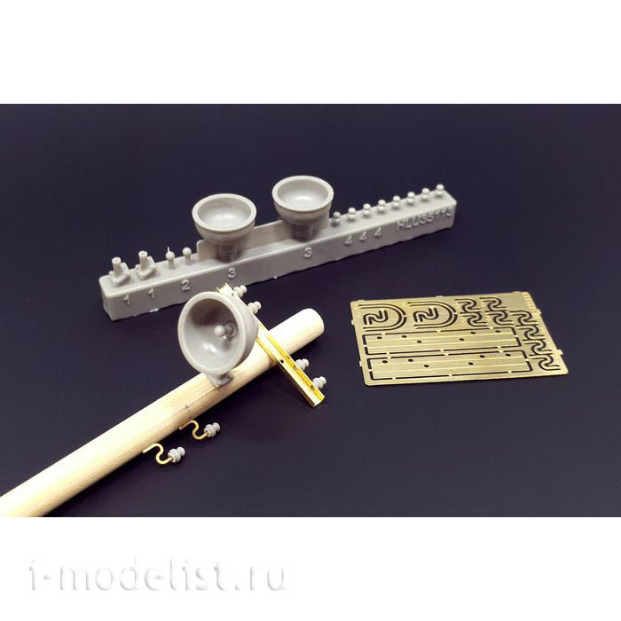 HLU35113 Hauler 1/35 Lamps and Telegraph Insulators