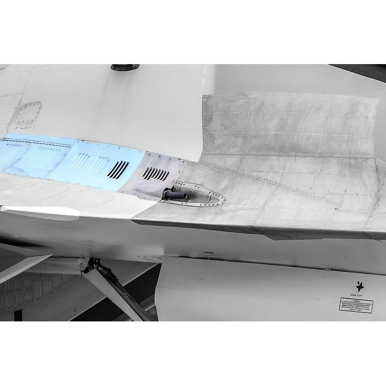 RS48119 Э.В.М. 1/48 Cтвол пушки ГШ-30-1 и вентиляционные решетки для модели Суххой-30СМ (Zvezda)