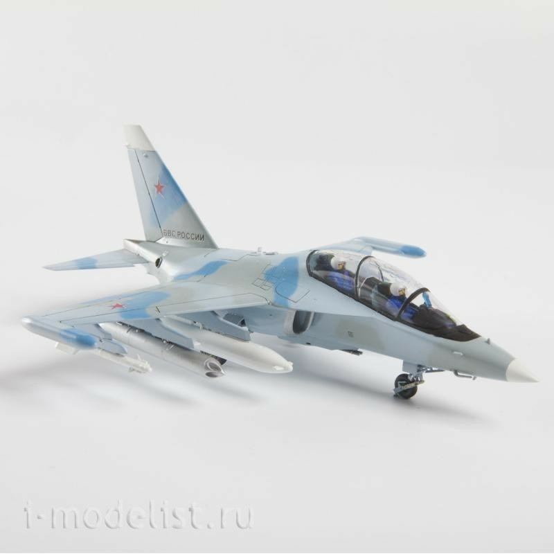7307 Zvezda 1/72 Russian Yak-130 aircraft