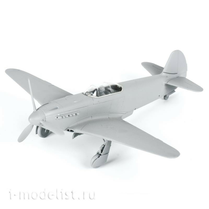 7301 Zvezda 1/72 Soviet Yak-3 fighter (assembled without glue)
