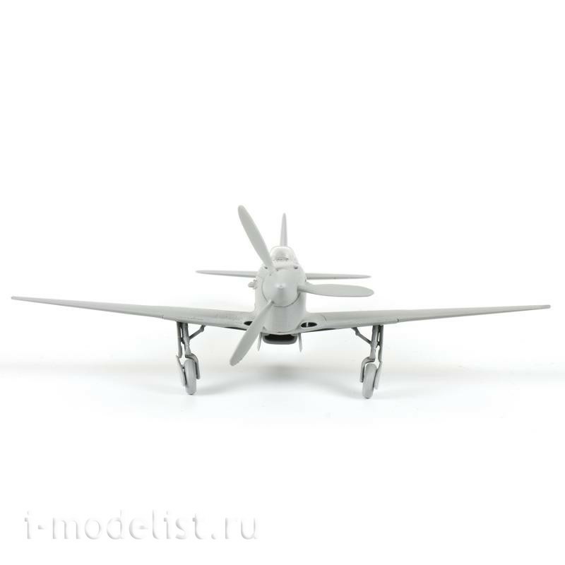7301 Zvezda 1/72 Soviet Yak-3 fighter (assembled without glue)