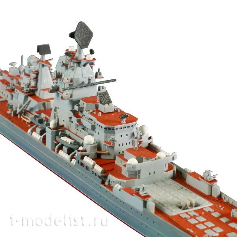 9017 Zvezda 1/700 Cruiser “Peter The Great” 