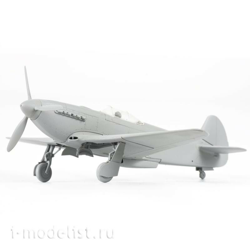 7301 Zvezda 1/72 Soviet Yak-3 fighter (assembled without glue)