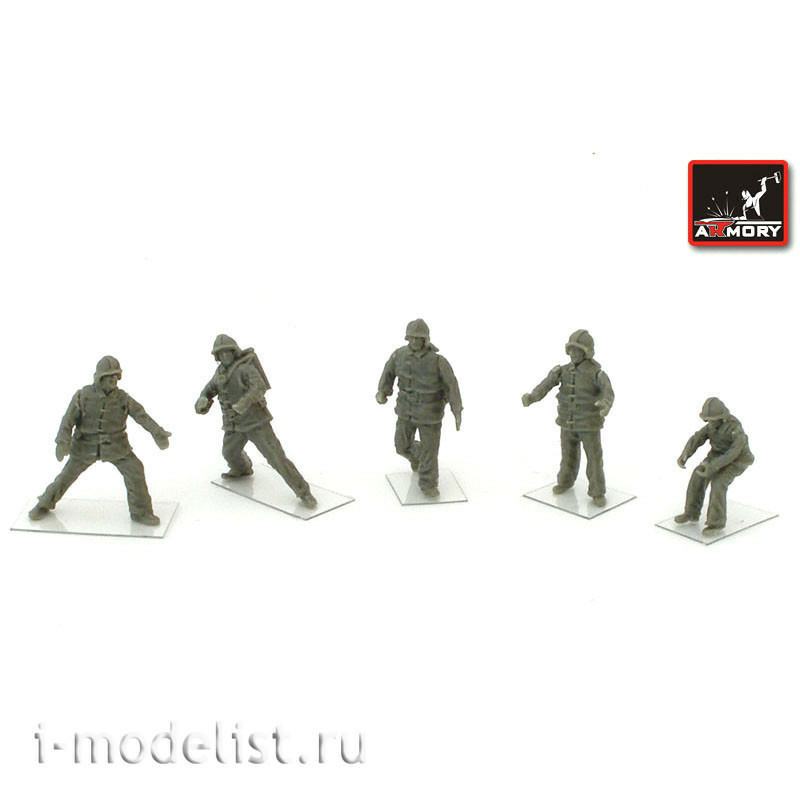 F7215 Armory 1/72 Soviet/Russian airfield firefighters (5 figures)