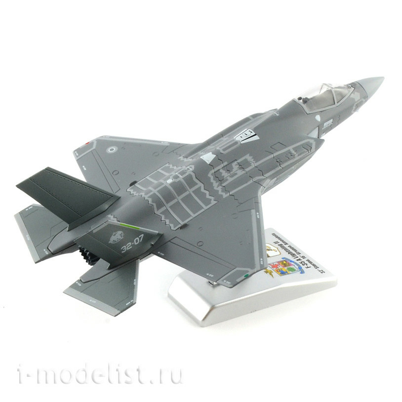 48215 Italeri 1/100 Aircraft F-35A LIGHTNING II sc. 32° Stormo, Amendola AB, AM